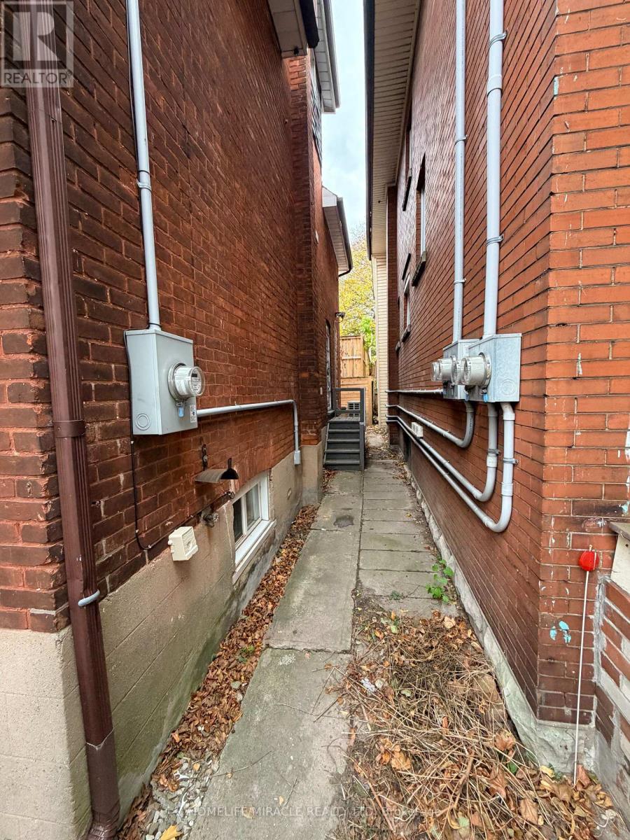 201 Darling Street, Brantford, Ontario  N3S 3W8 - Photo 2 - X12584766