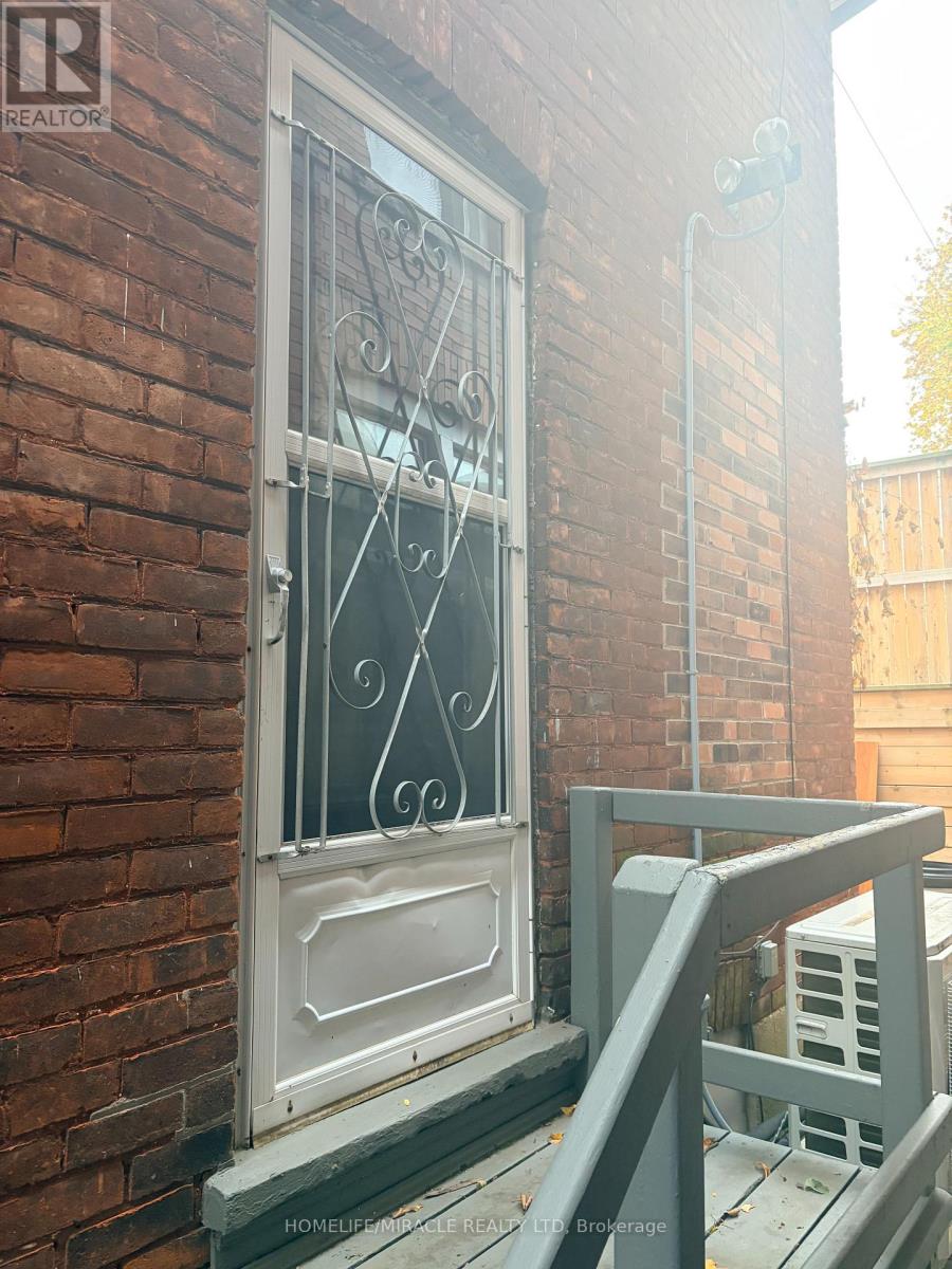 201 Darling Street, Brantford, Ontario  N3S 3W8 - Photo 3 - X12584766