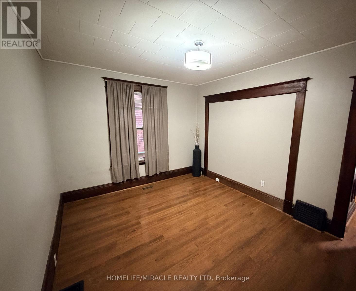 201 Darling Street, Brantford, Ontario  N3S 3W8 - Photo 5 - X12584766