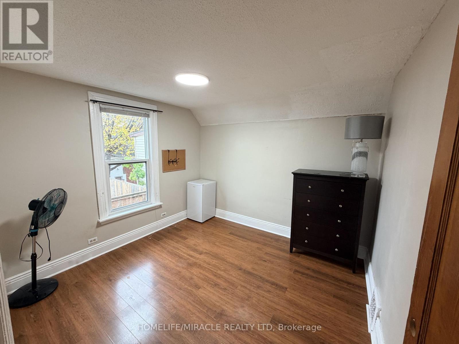 201 Darling Street, Brantford, Ontario  N3S 3W8 - Photo 8 - X12584766