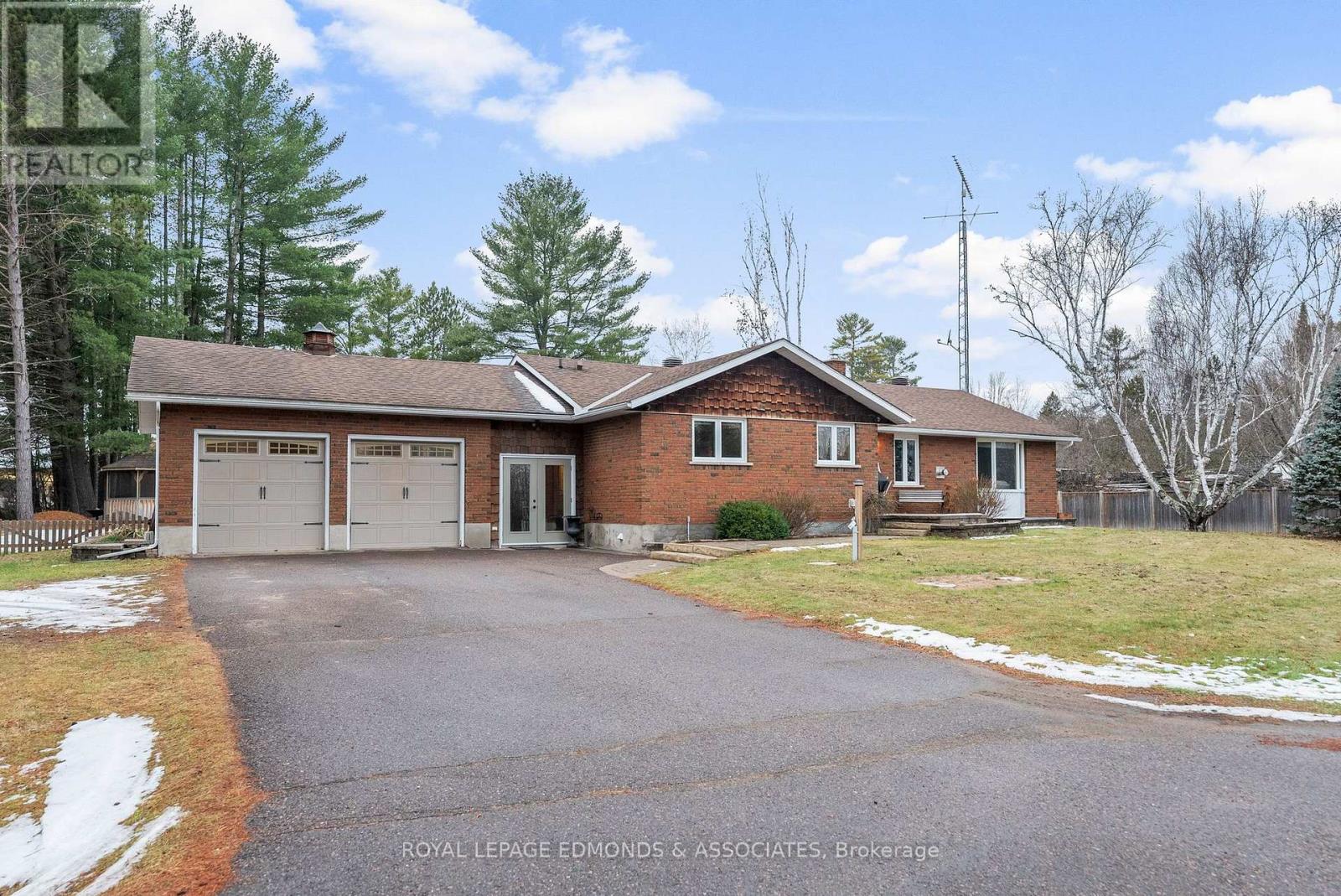 40925 Highway 41, Laurentian Valley, Ontario  K8A 6W5 - Photo 3 - X12584994