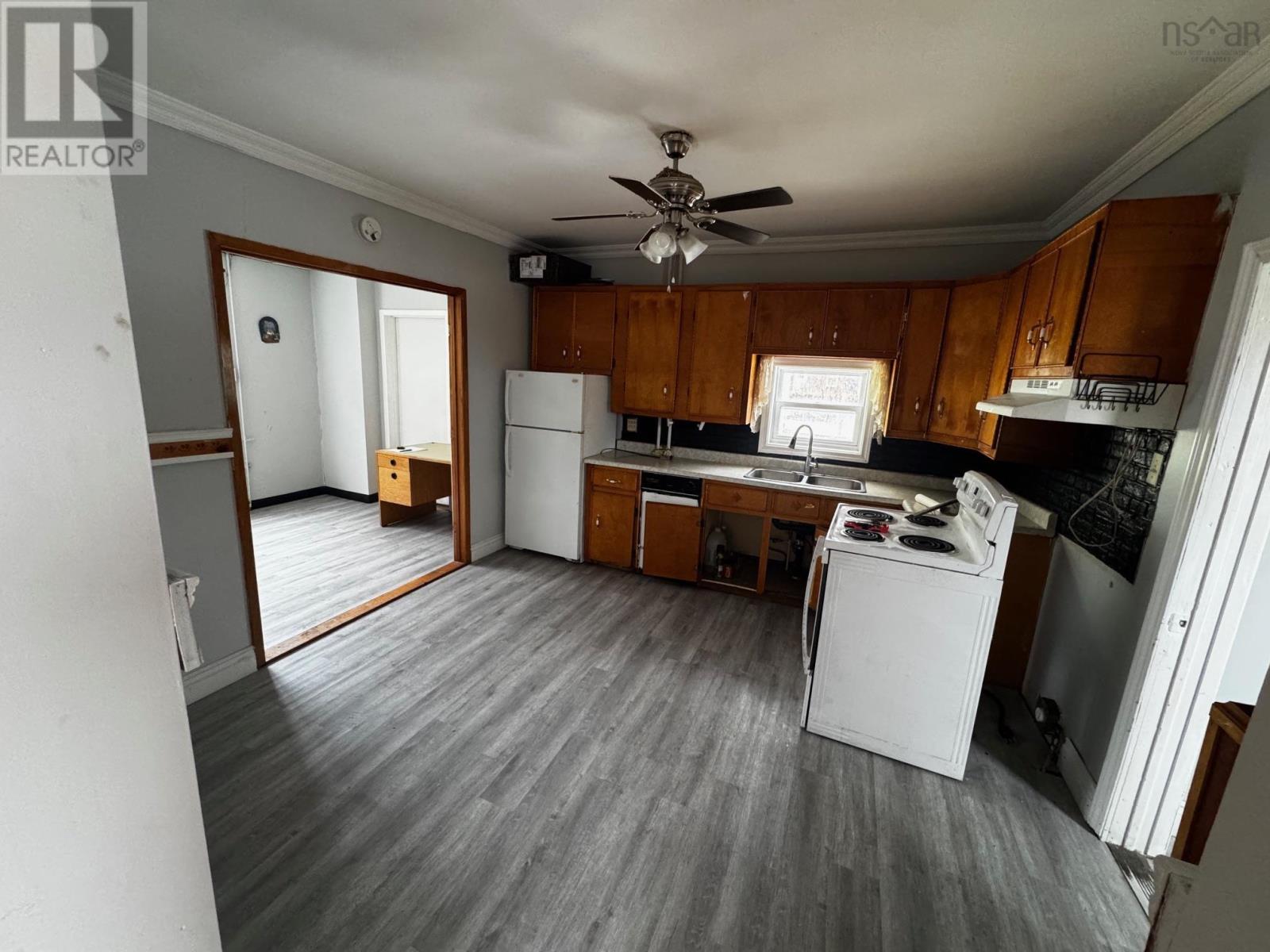 84 Intercolonial Street, Sydney, Nova Scotia  B1P 1S6 - Photo 9 - 202522261