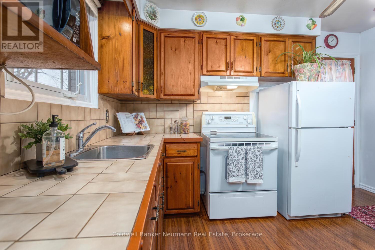 169 Country Club Drive, Guelph, Ontario  N1E 3K8 - Photo 12 - X12525236