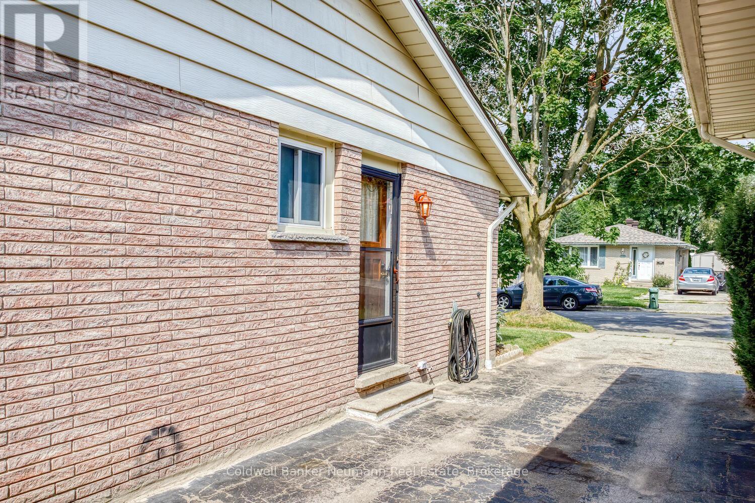 169 Country Club Drive, Guelph, Ontario  N1E 3K8 - Photo 39 - X12525236