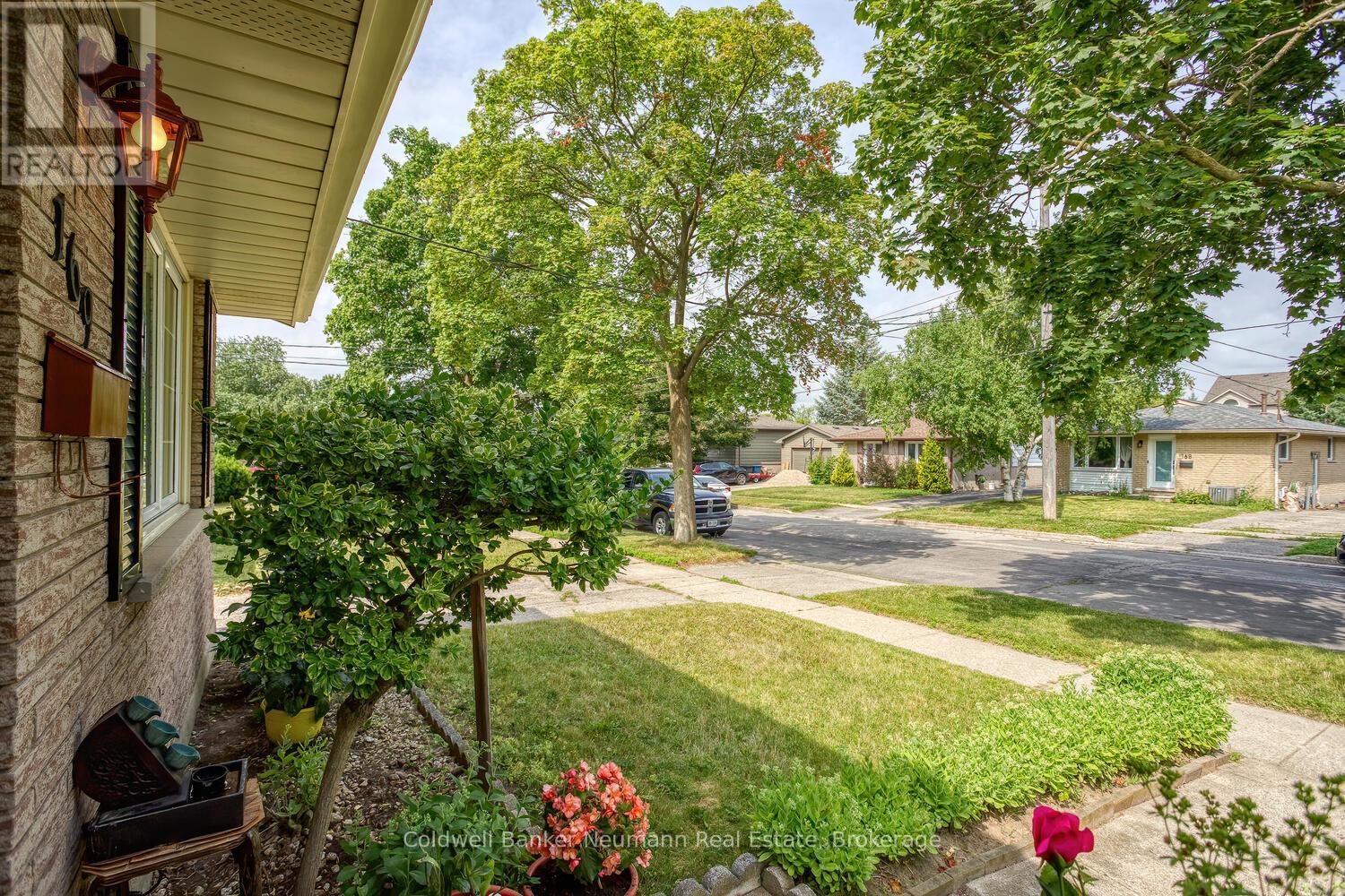 169 Country Club Drive, Guelph, Ontario  N1E 3K8 - Photo 41 - X12525236