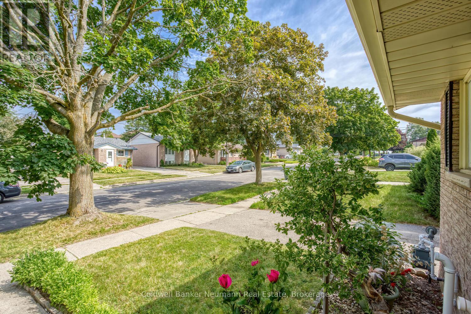 169 Country Club Drive, Guelph, Ontario  N1E 3K8 - Photo 40 - X12525236