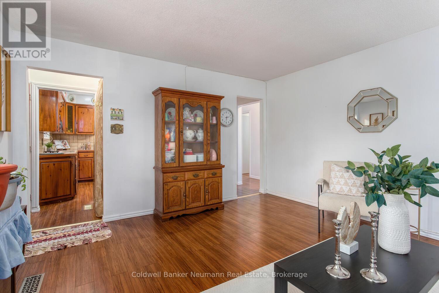 169 Country Club Drive, Guelph, Ontario  N1E 3K8 - Photo 9 - X12525236