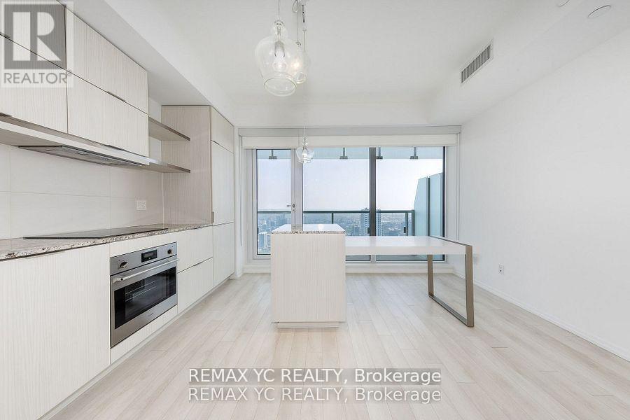 5104 - 197 Yonge Street, Toronto, Ontario  M5B 1M4 - Photo 4 - C12584900