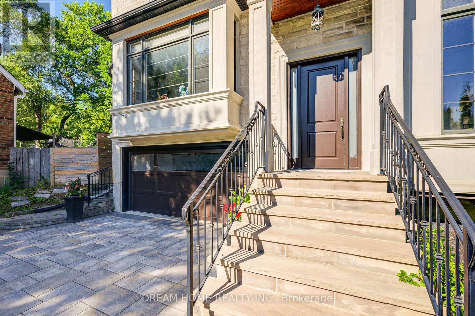 22 Leona Drive, Toronto, Ontario  M2N 4V5 - Photo 2 - C12585036