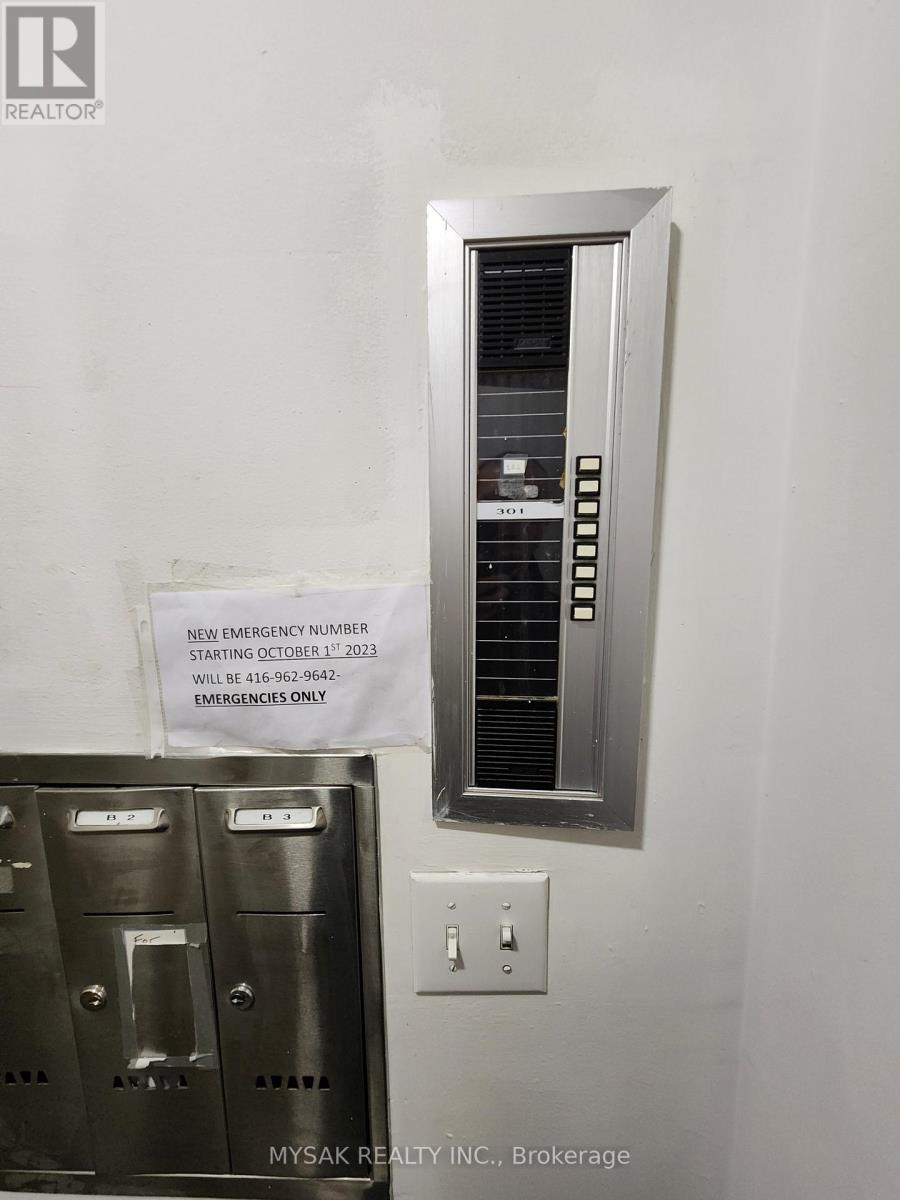 50 Dundonald Street, Toronto, Ontario  M4Y 1K2 - Photo 11 - C12576448