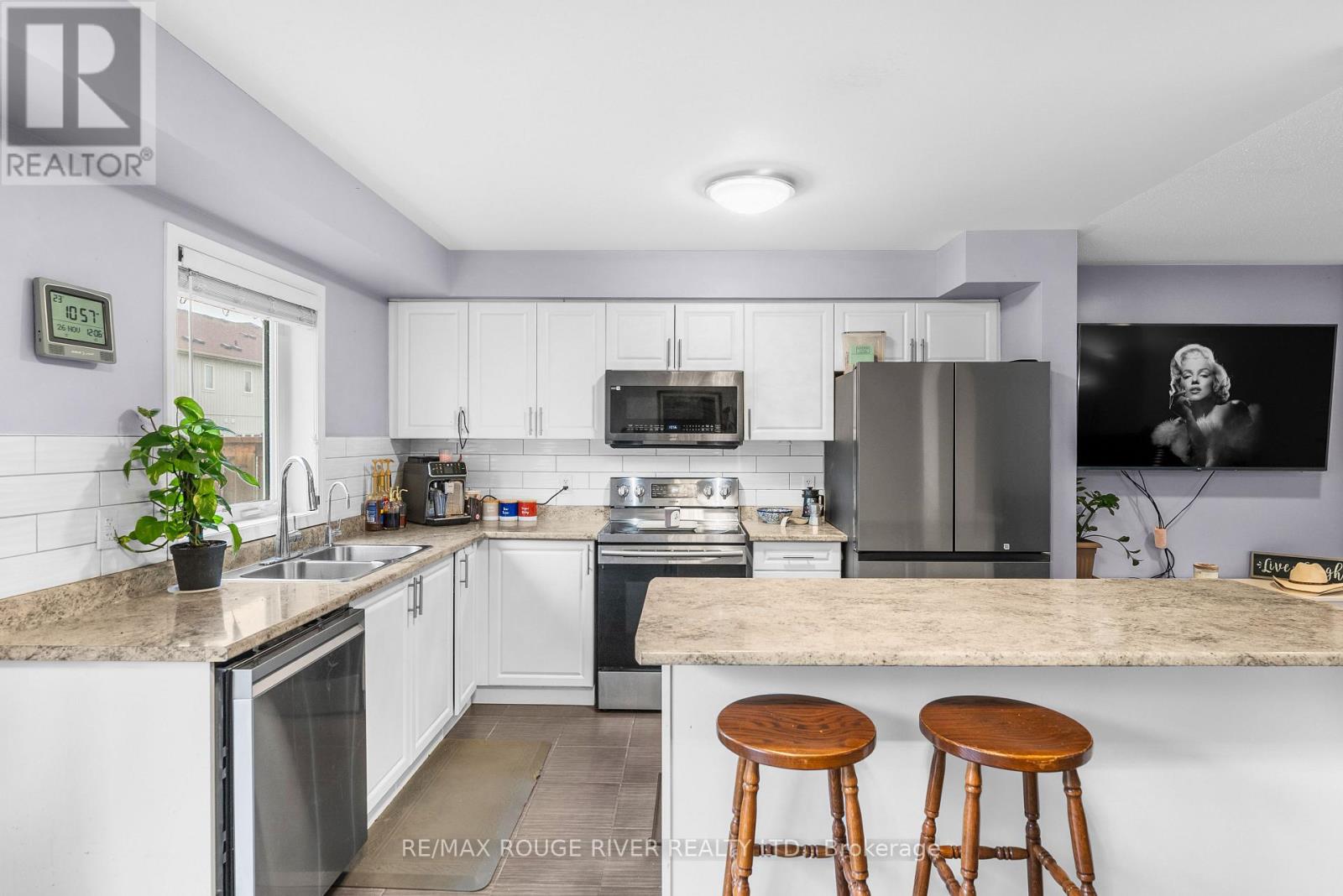 37 Dykstra Lane, Clarington, Ontario  L1C 0K8 - Photo 5 - E12585014