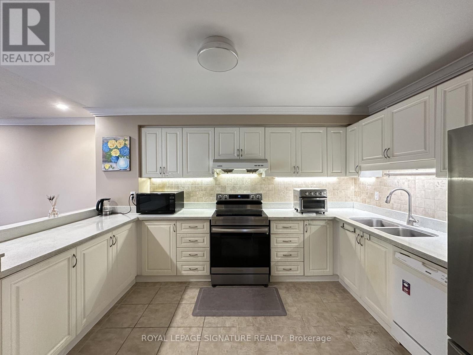 Main - 4273 Pheasant Run, Mississauga, Ontario  L5L 2B8 - Photo 8 - W12463143