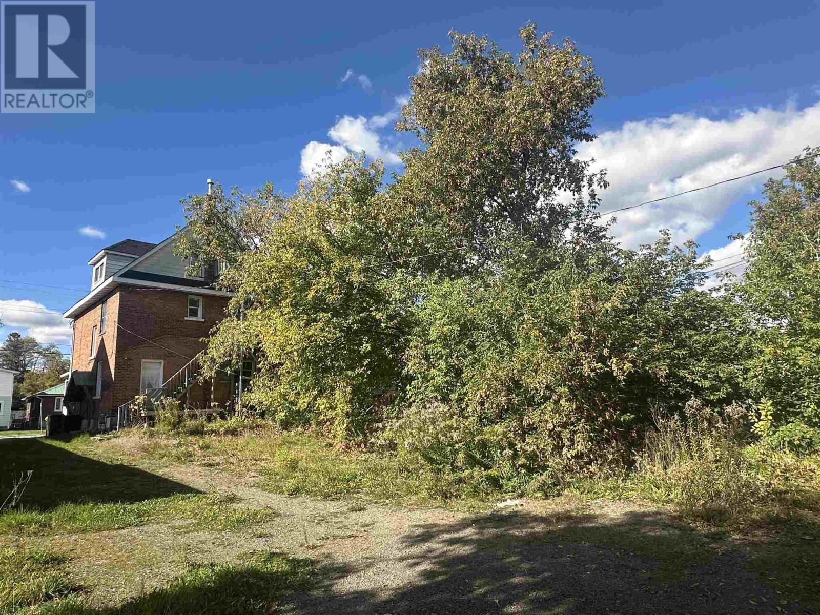 266 John St, Sault Ste. Marie, Ontario P6A 1P5 - Photo 9 - SM252945