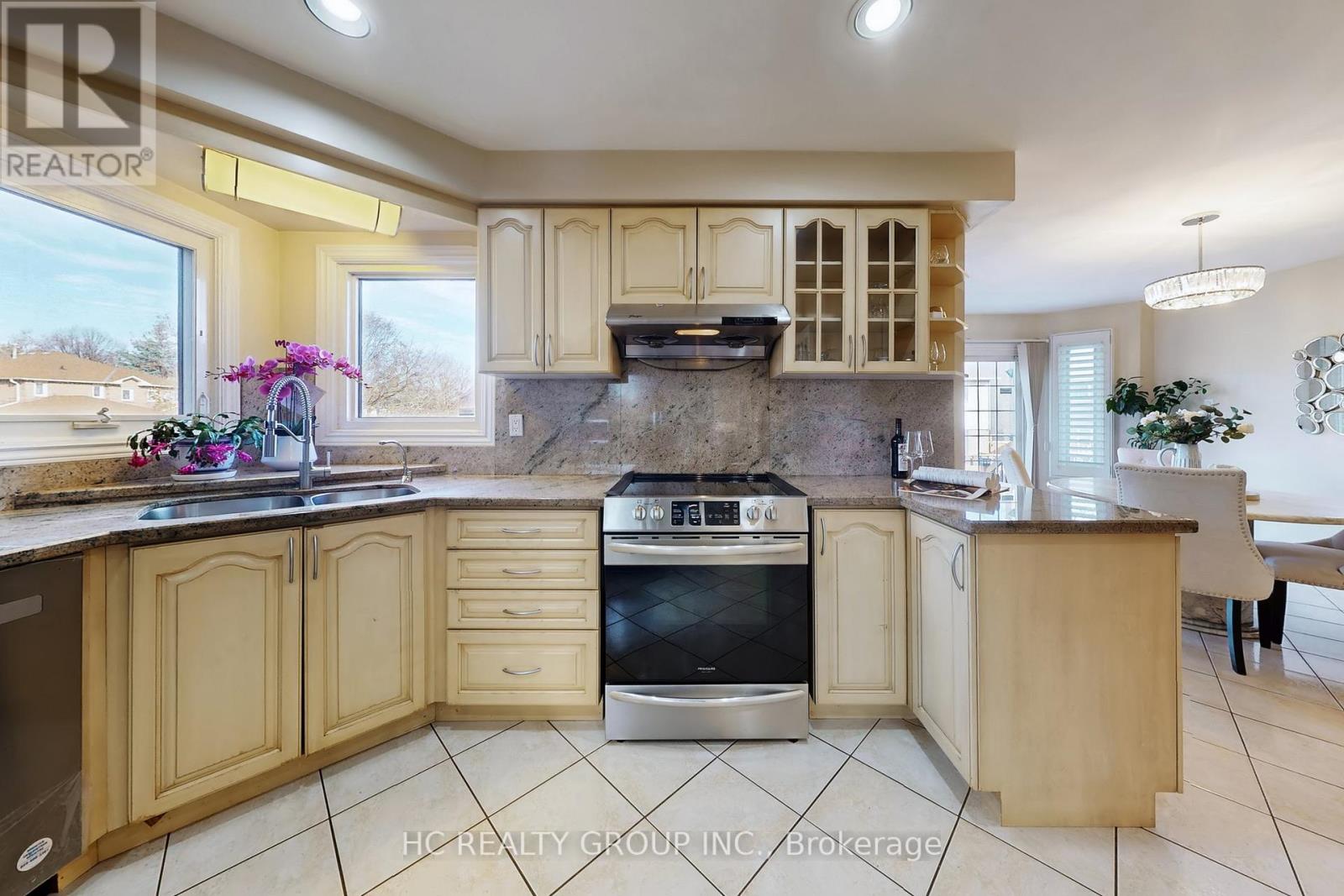 1 Atwood Court, Markham, Ontario  L3T 6T4 - Photo 8 - N12584886