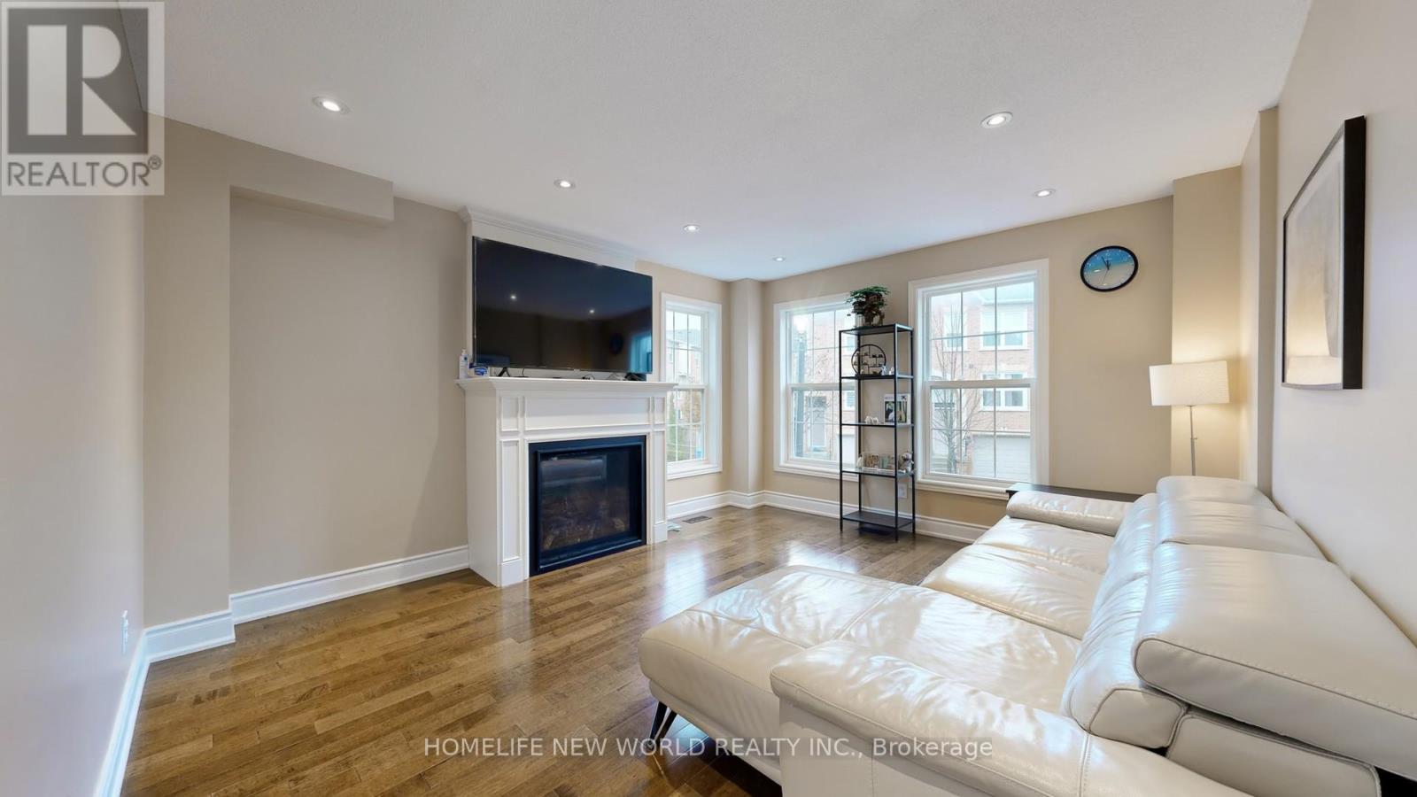 20 - 52 Wyatt Lane, Aurora, Ontario  L4G 7E4 - Photo 5 - N12584942