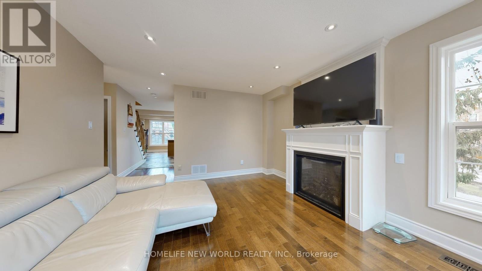 20 - 52 Wyatt Lane, Aurora, Ontario  L4G 7E4 - Photo 6 - N12584942