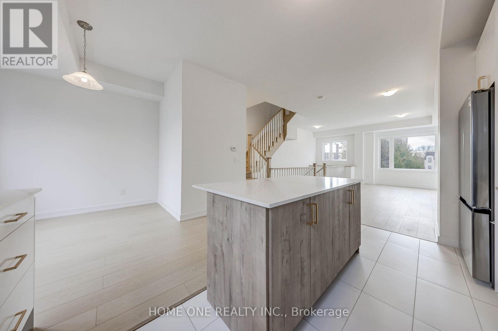 11 Carl Hill Lane, Richmond Hill, Ontario  L4C 5W8 - Photo 13 - N12585008