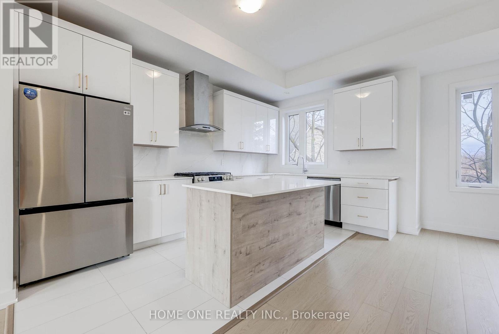 11 Carl Hill Lane, Richmond Hill, Ontario  L4C 5W8 - Photo 8 - N12585008