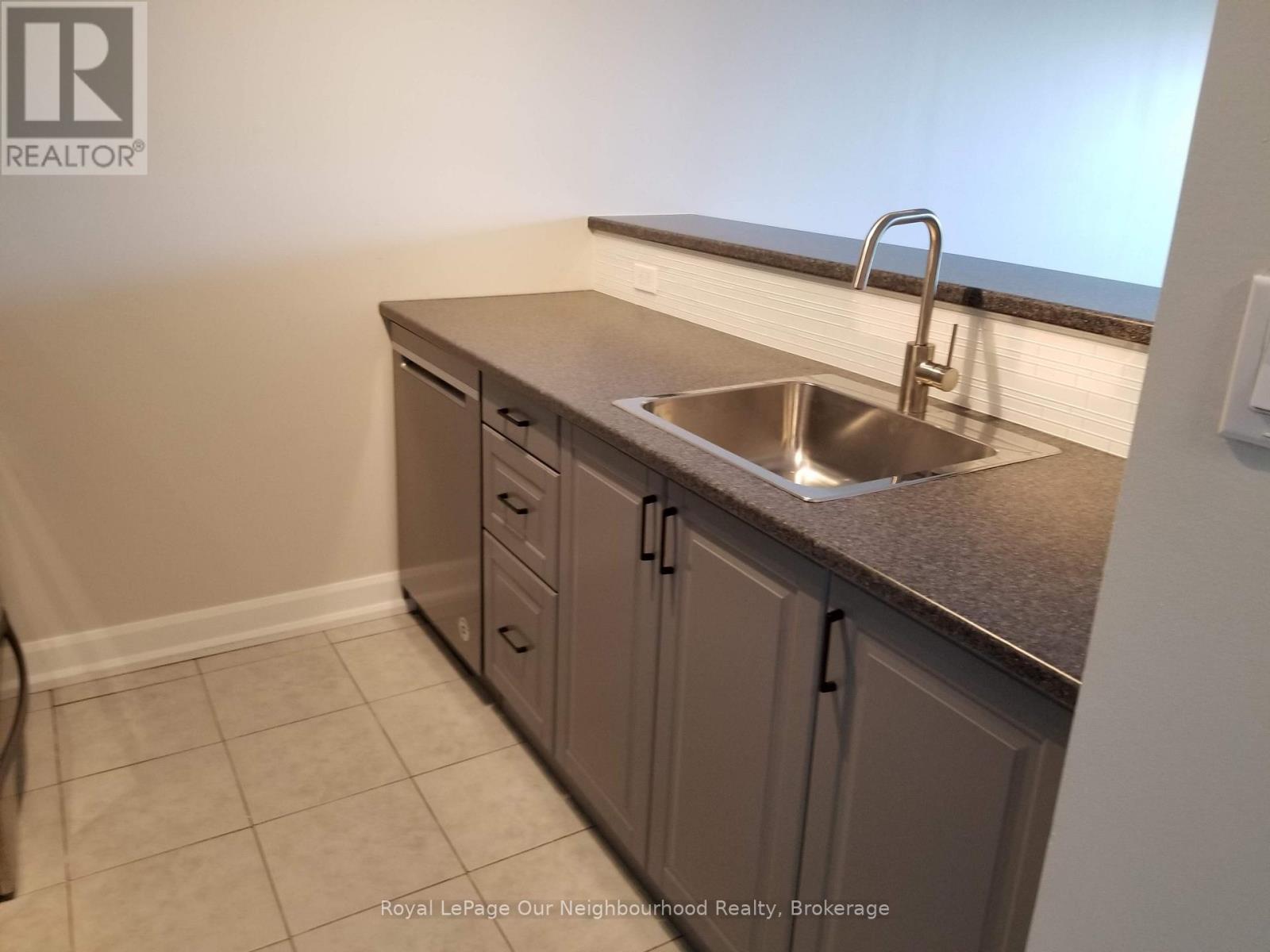 301 - 1 Hickory Tree Road, Toronto (Weston), Ontario  M9N 3W4 - Photo 3 - W12585102