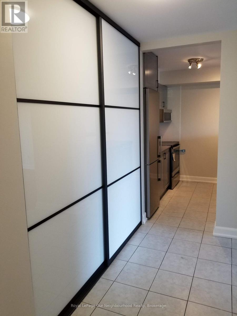 301 - 1 Hickory Tree Road, Toronto (Weston), Ontario  M9N 3W4 - Photo 4 - W12585102