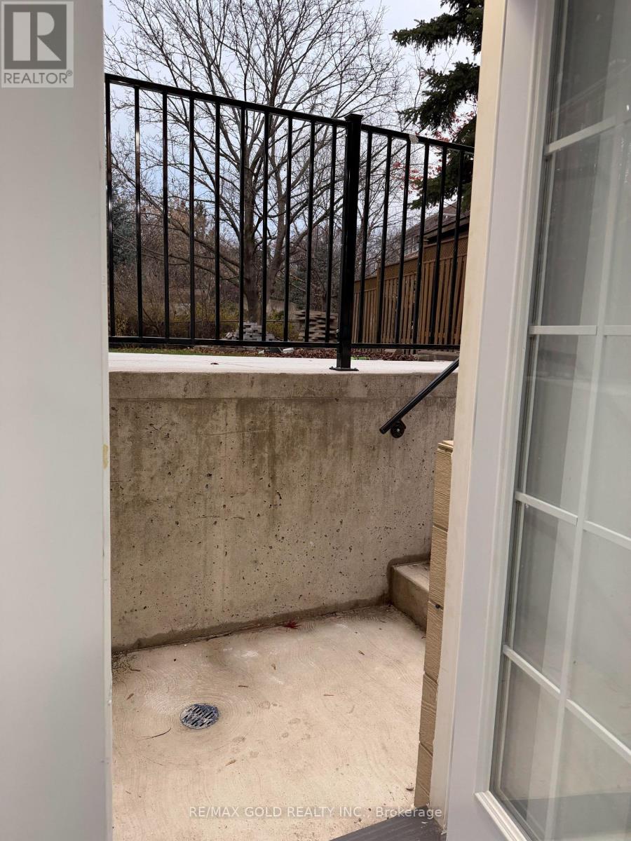 122 Valonia Drive, Brampton, Ontario  L6V 4J9 - Photo 3 - W12584880