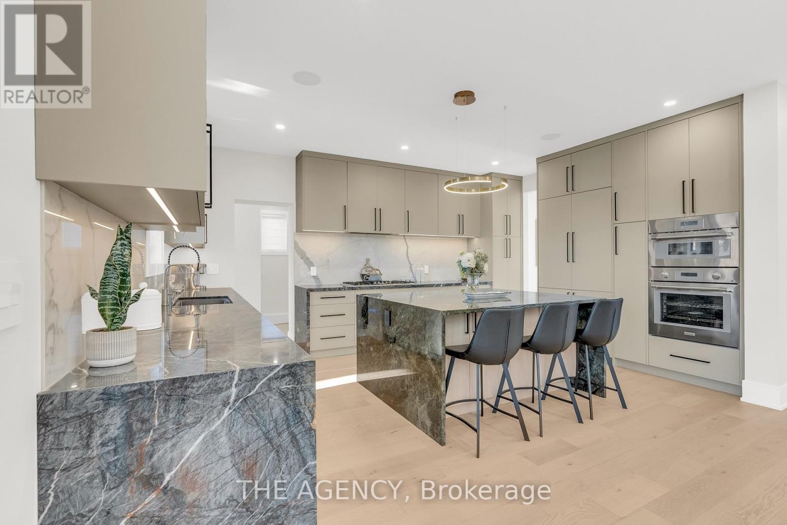 519 Third Line, Oakville, Ontario  L6L 4A8 - Photo 16 - W12584898