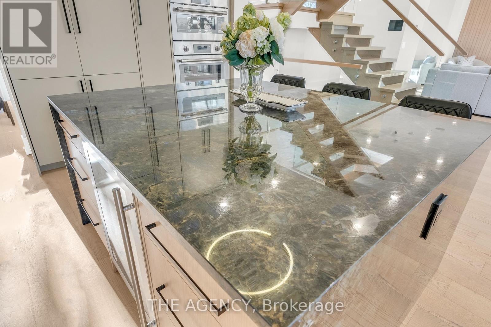 519 Third Line, Oakville, Ontario  L6L 4A8 - Photo 21 - W12584898