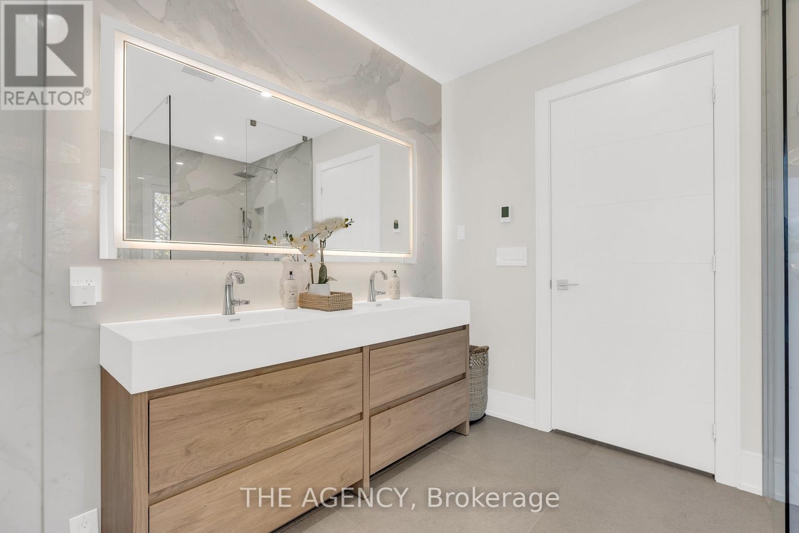 519 Third Line, Oakville, Ontario  L6L 4A8 - Photo 32 - W12584898