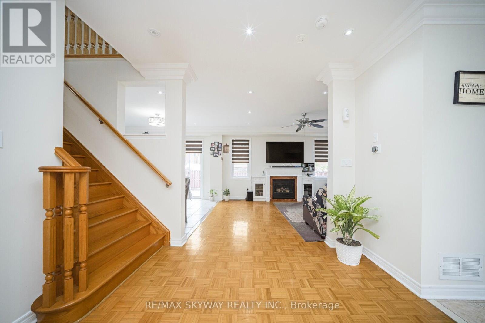 15 Borneo Crescent, Brampton, Ontario  L6R 3C6 - Photo 11 - W12584912