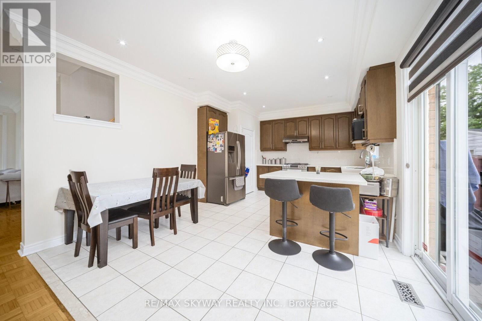 15 Borneo Crescent, Brampton, Ontario  L6R 3C6 - Photo 18 - W12584912