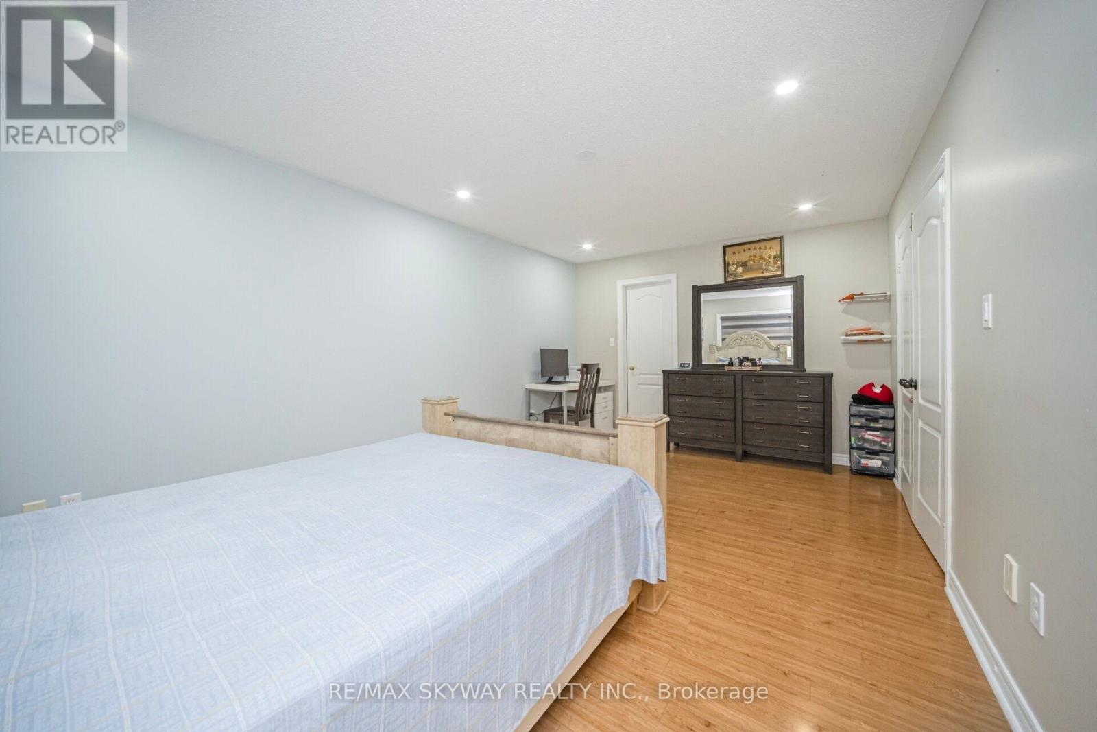 15 Borneo Crescent, Brampton, Ontario  L6R 3C6 - Photo 27 - W12584912