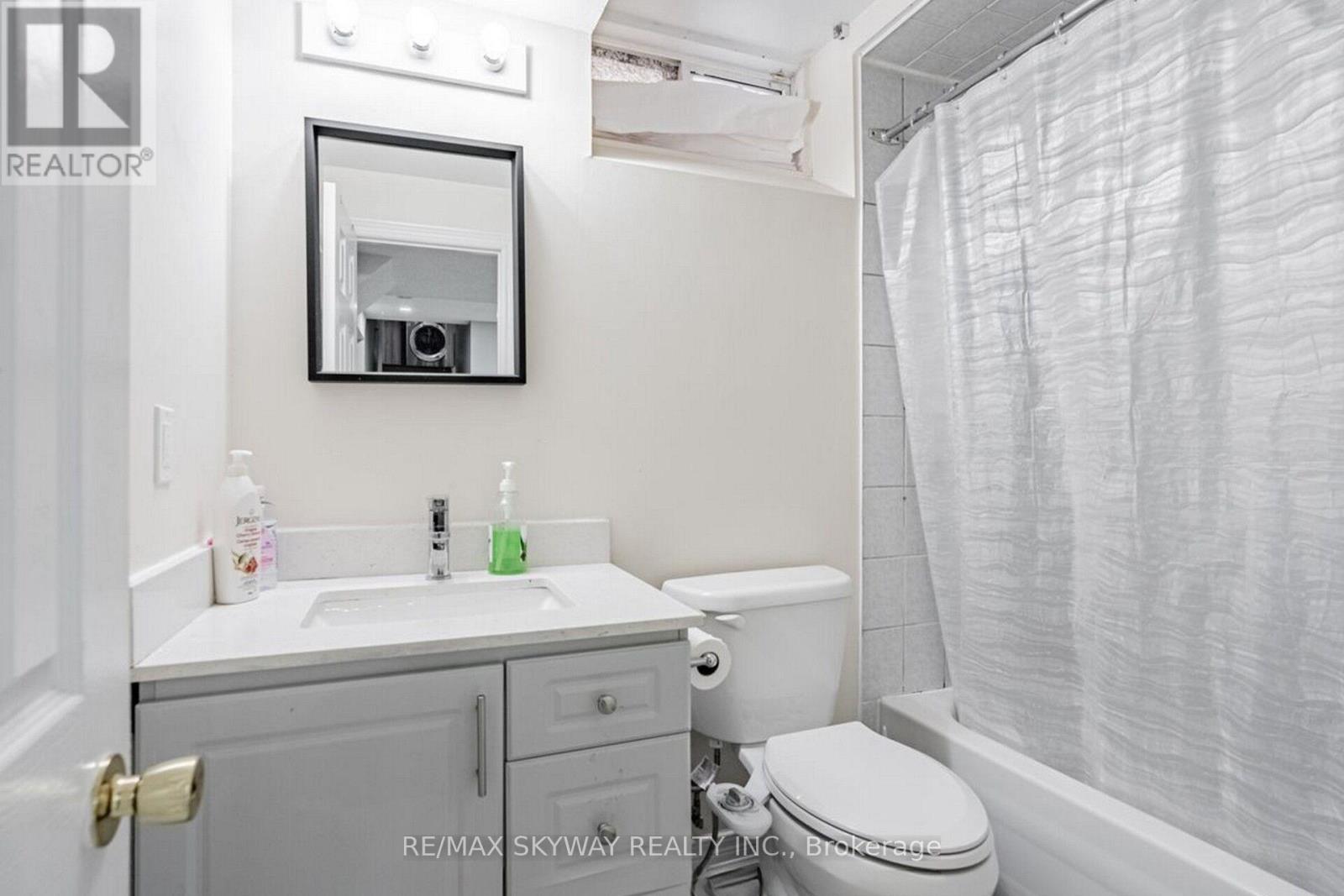 15 Borneo Crescent, Brampton, Ontario  L6R 3C6 - Photo 43 - W12584912