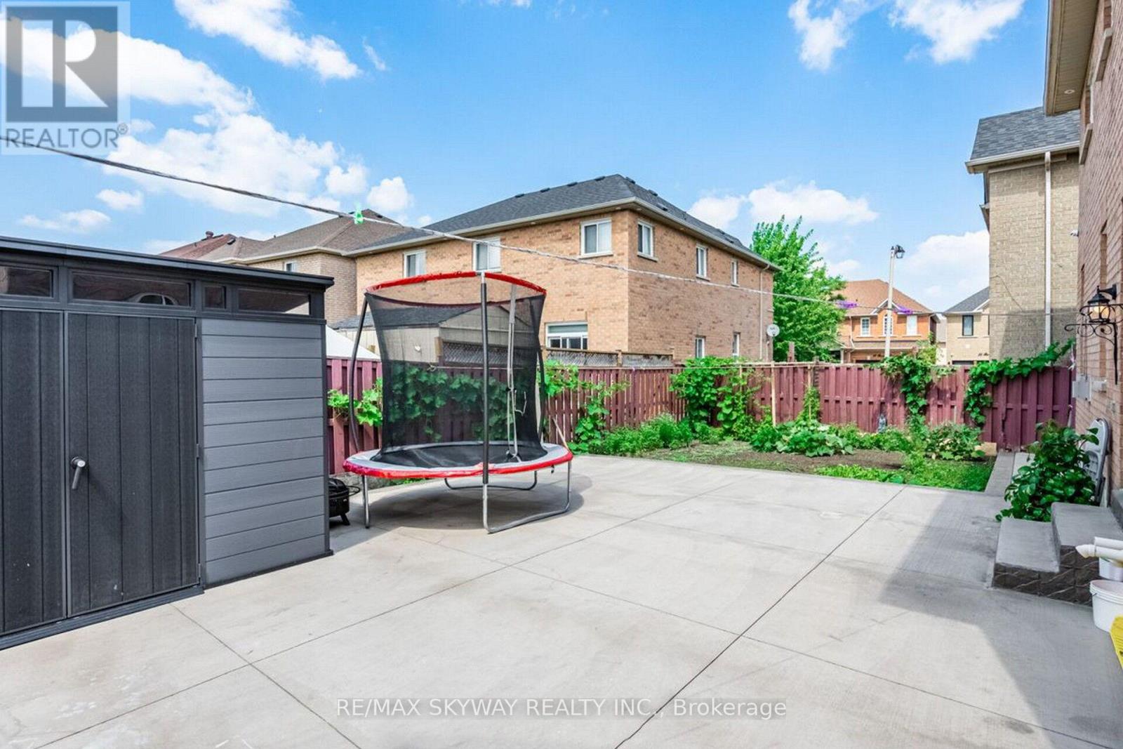 15 Borneo Crescent, Brampton, Ontario  L6R 3C6 - Photo 44 - W12584912