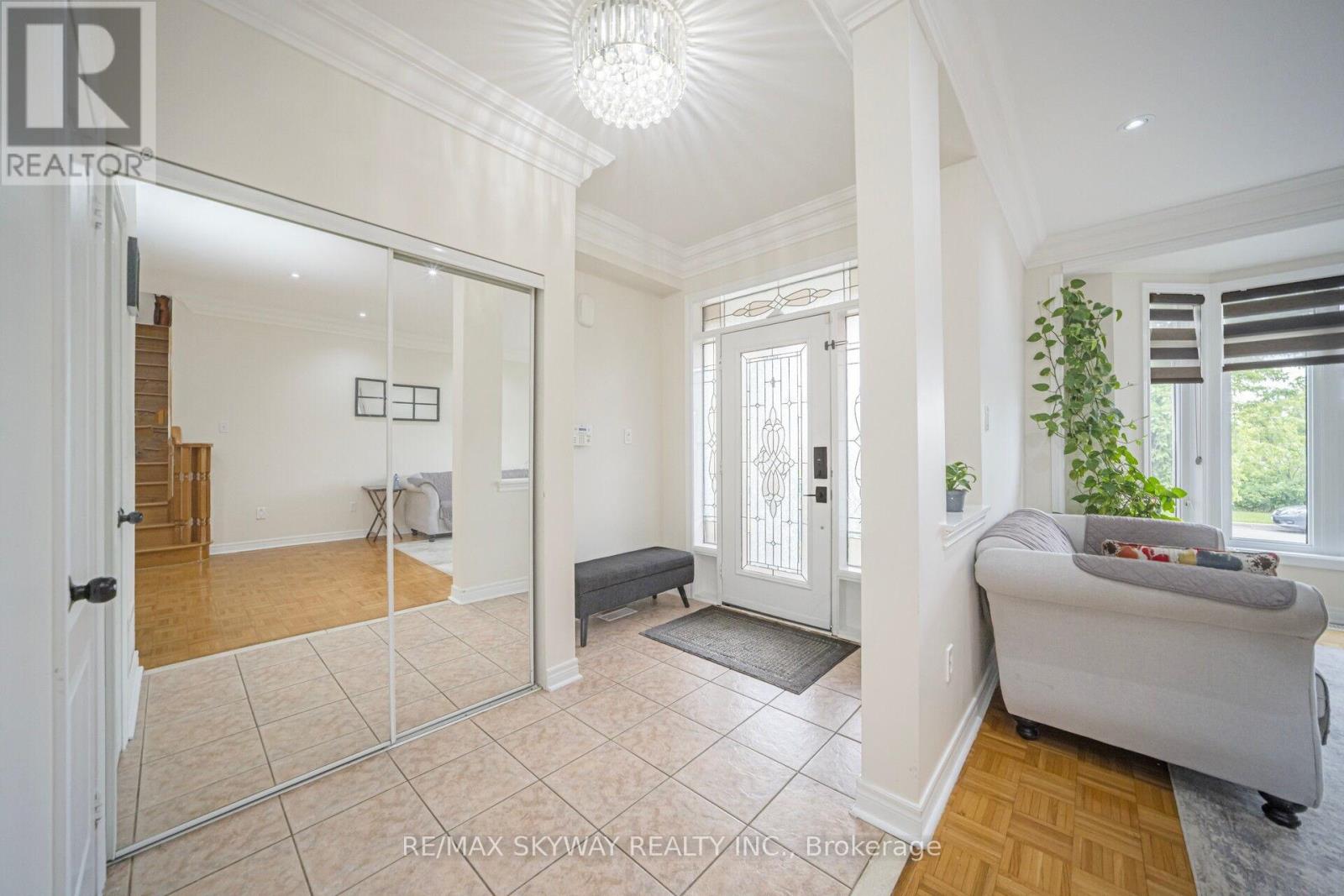 15 Borneo Crescent, Brampton, Ontario  L6R 3C6 - Photo 5 - W12584912