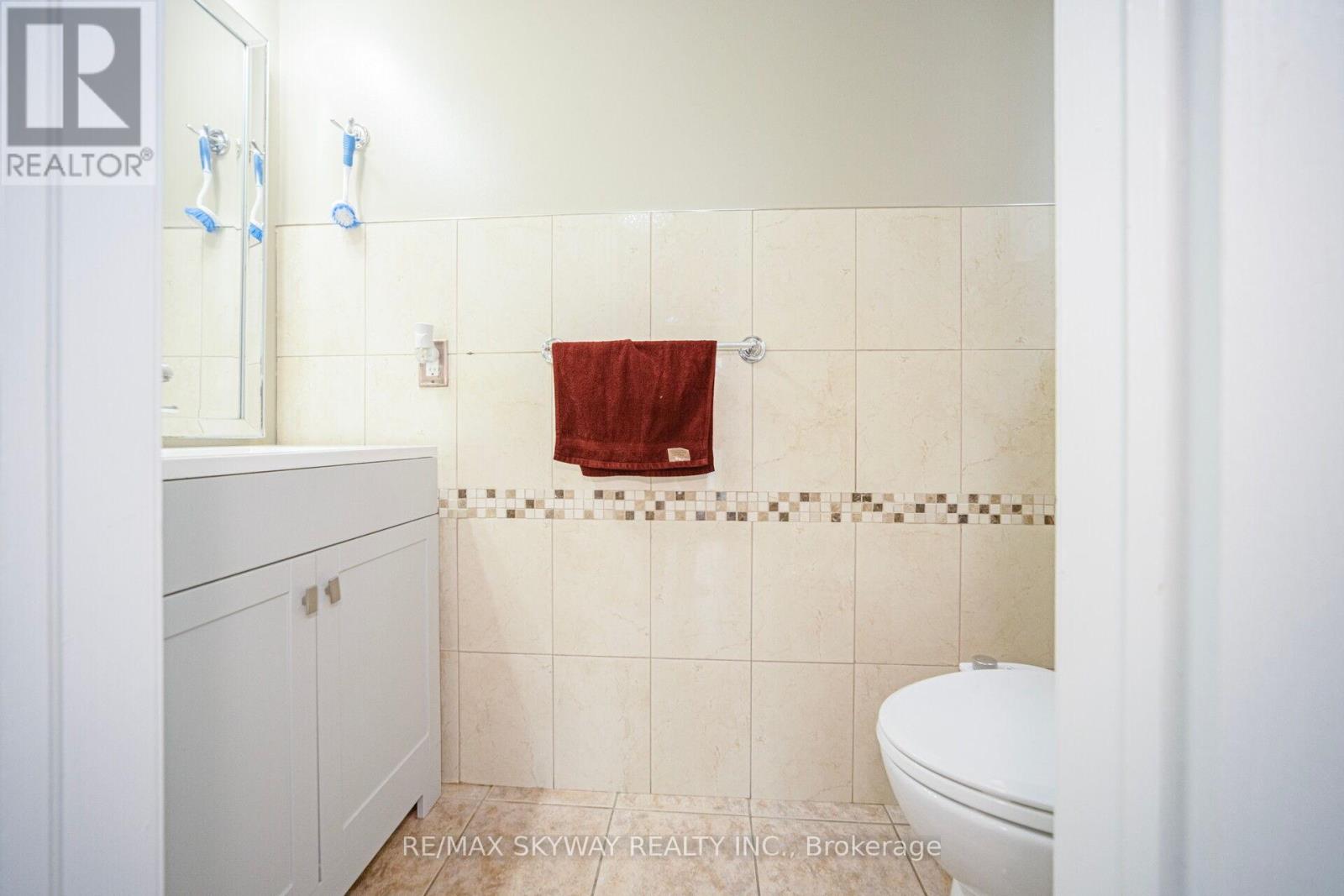 15 Borneo Crescent, Brampton, Ontario  L6R 3C6 - Photo 6 - W12584912