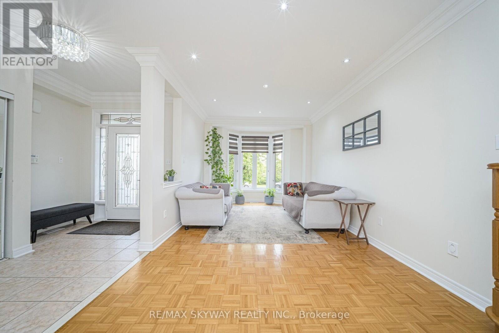 15 Borneo Crescent, Brampton, Ontario  L6R 3C6 - Photo 8 - W12584912