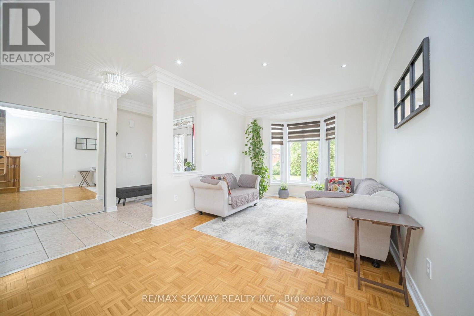 15 Borneo Crescent, Brampton, Ontario  L6R 3C6 - Photo 9 - W12584912