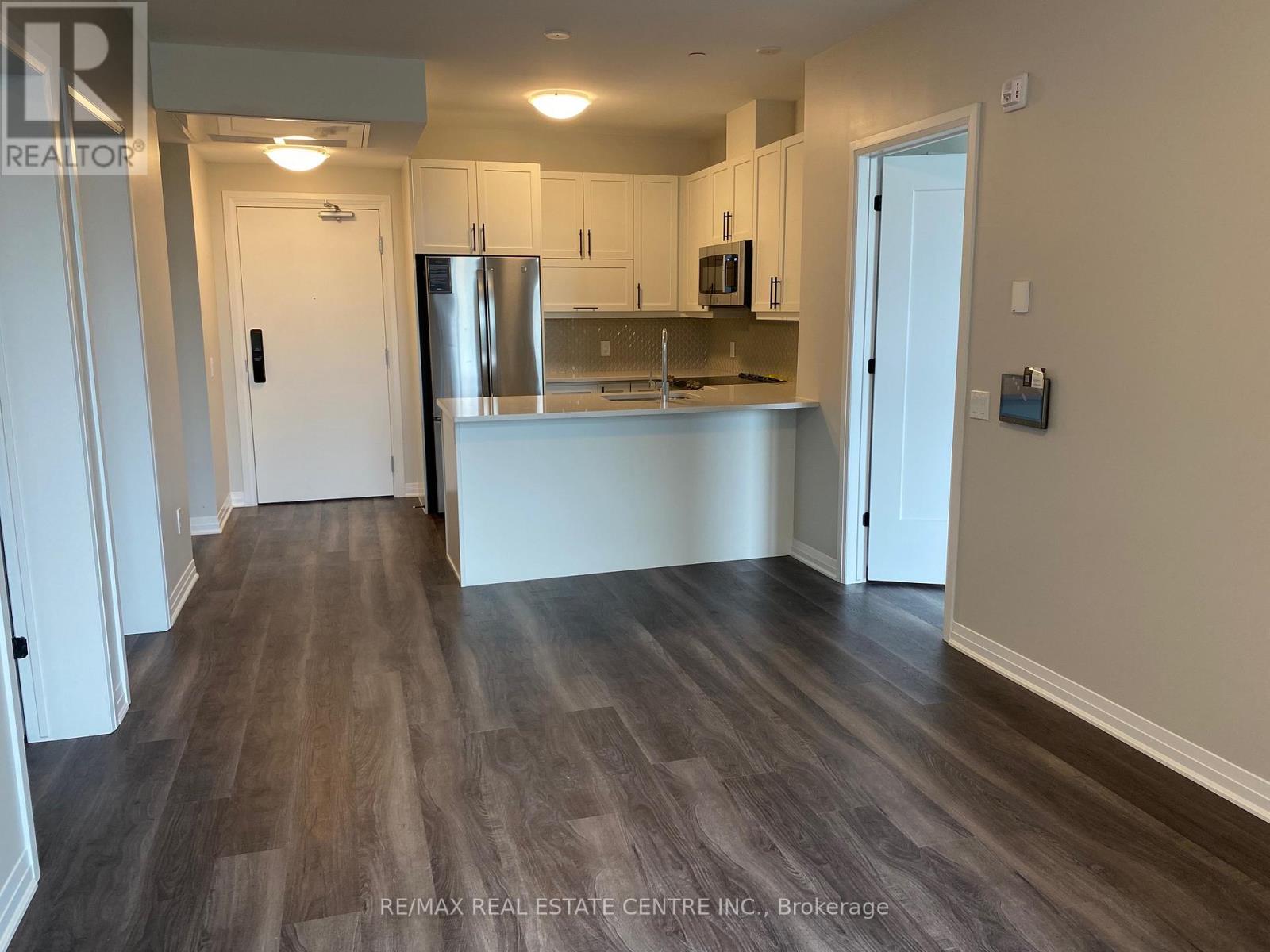 228 - 95 Dundas Street W, Oakville, Ontario  L6M 5N3 - Photo 4 - W12584972