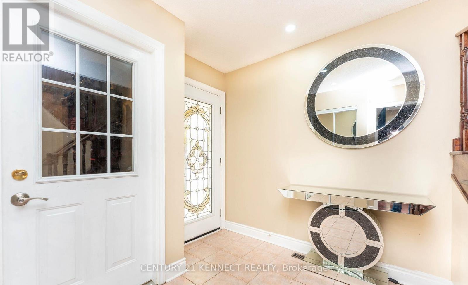 Upper - 173 Lockwood Road, Brampton, Ontario L6Y 4Y7 - Photo 3 - W12585018