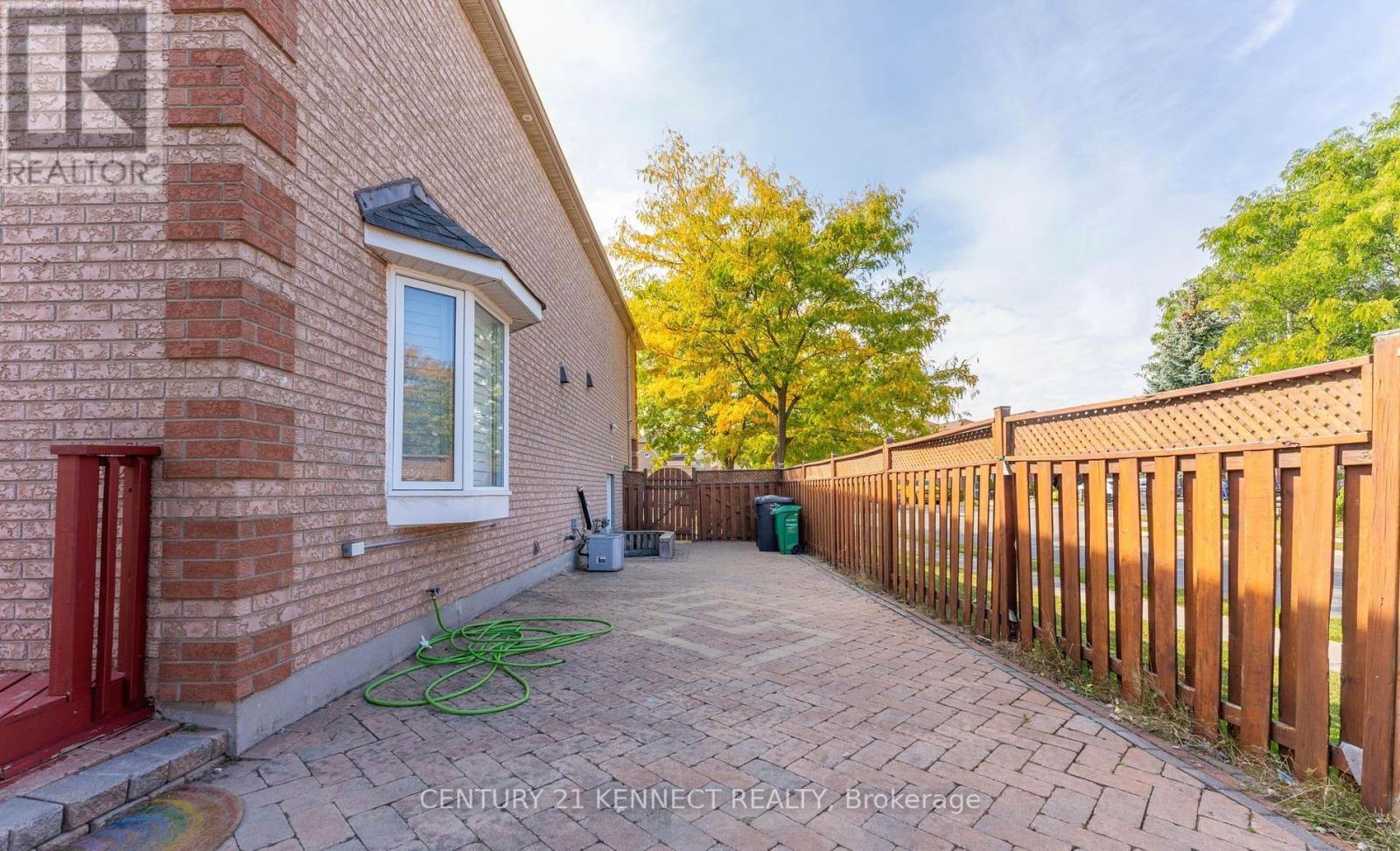 Upper - 173 Lockwood Road, Brampton, Ontario L6Y 4Y7 - Photo 9 - W12585018