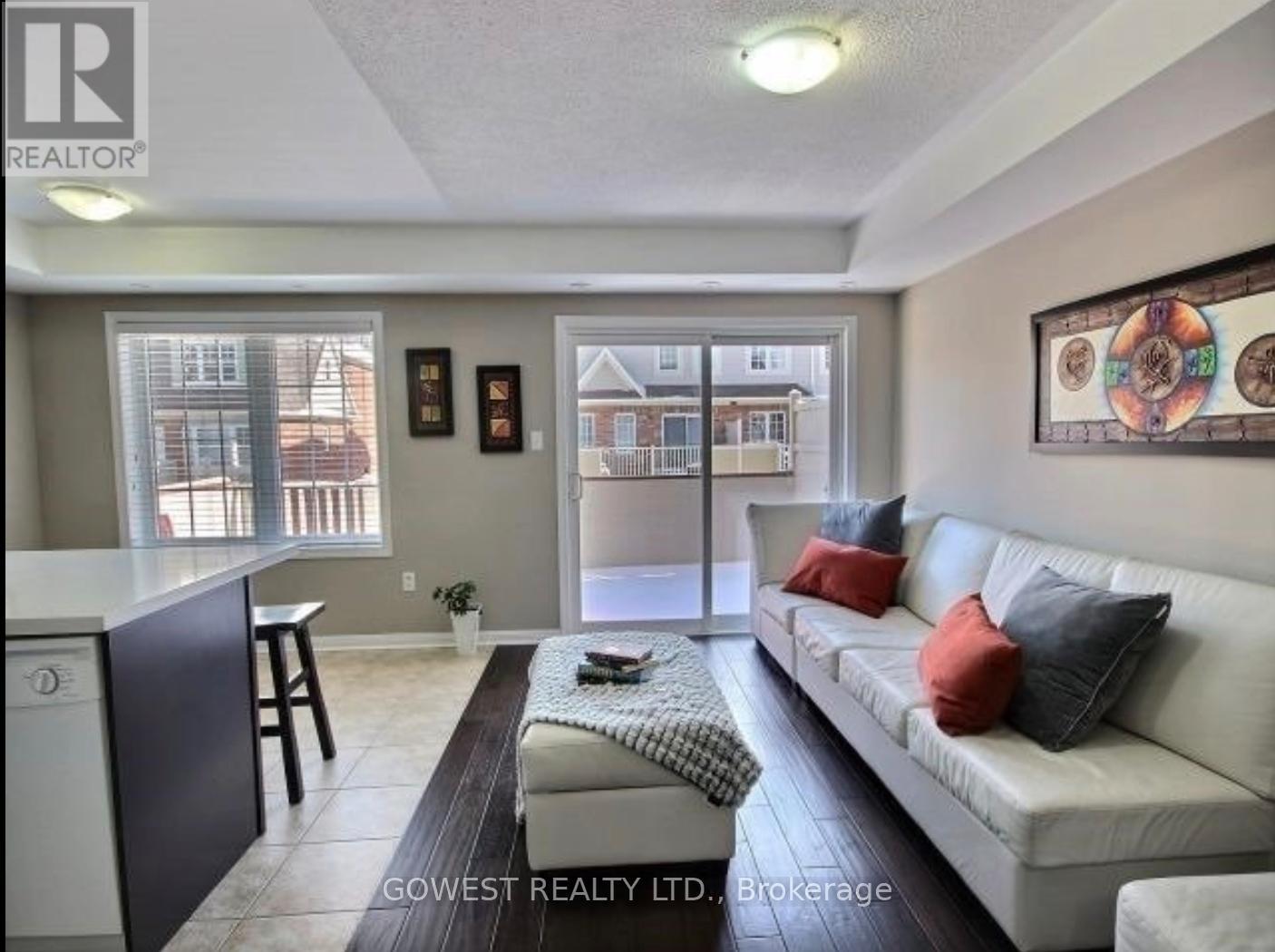 5 - 614 Shoreline Drive, Mississauga, Ontario  L5B 0A8 - Photo 2 - W12585038