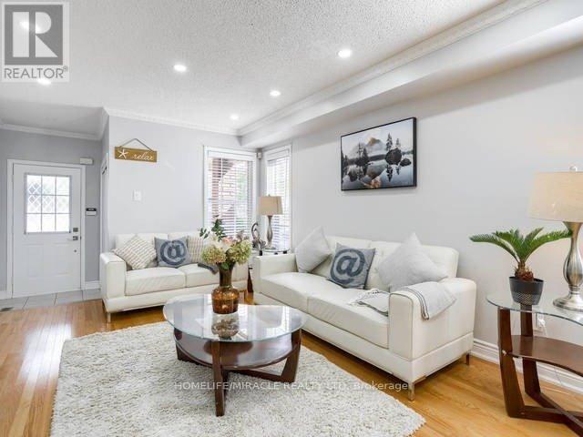 279 Fitzgerald Crescent, Milton, Ontario  L9T 5Y3 - Photo 3 - W12585050