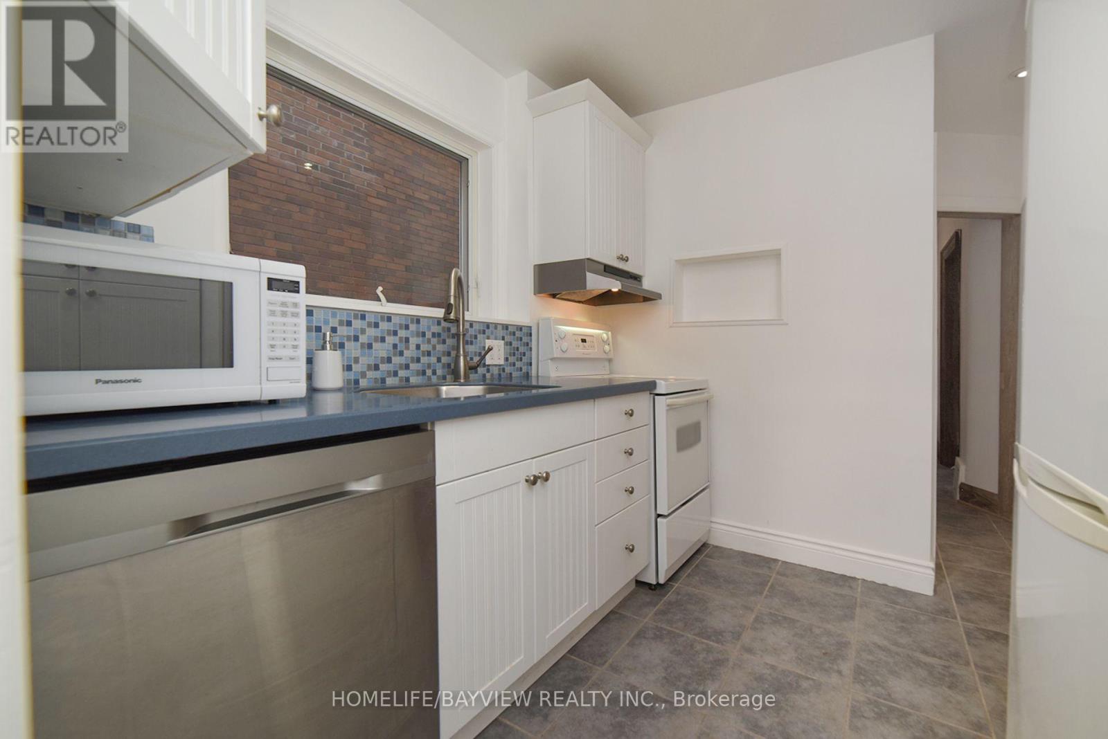 27 Cranbrooke Avenue, Toronto, Ontario  M5M 1M3 - Photo 9 - C12492368