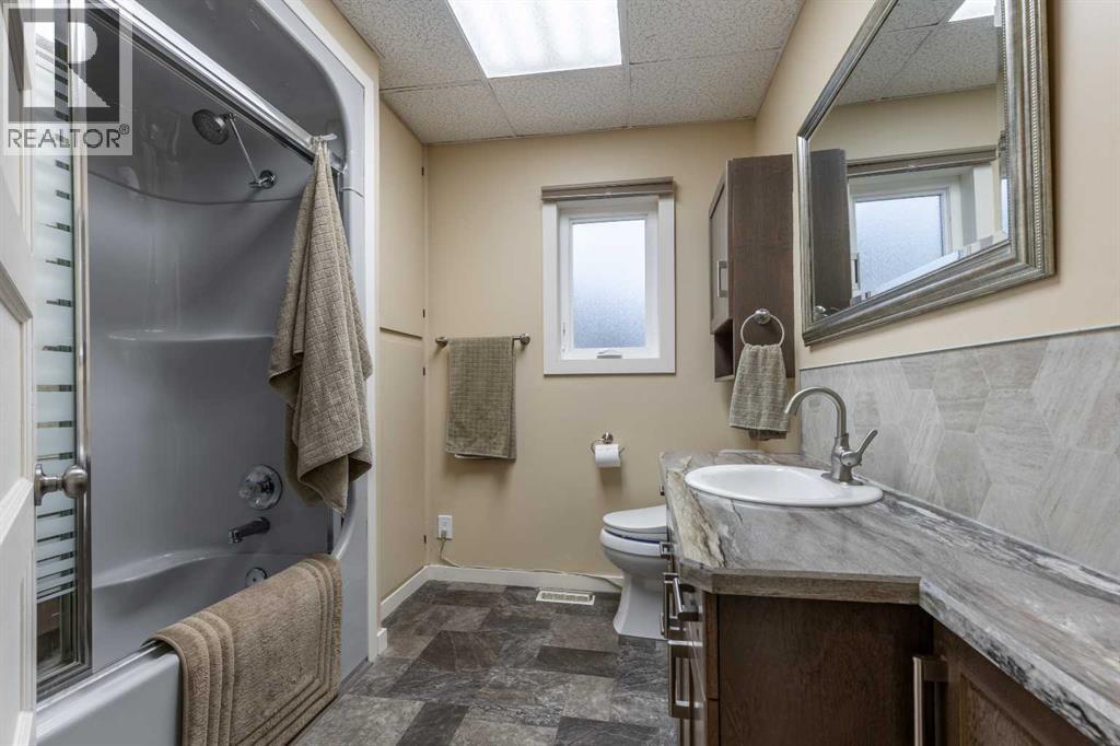 915 7 Street N, Lethbridge, Alberta  T1H 1Y8 - Photo 10 - A2269142