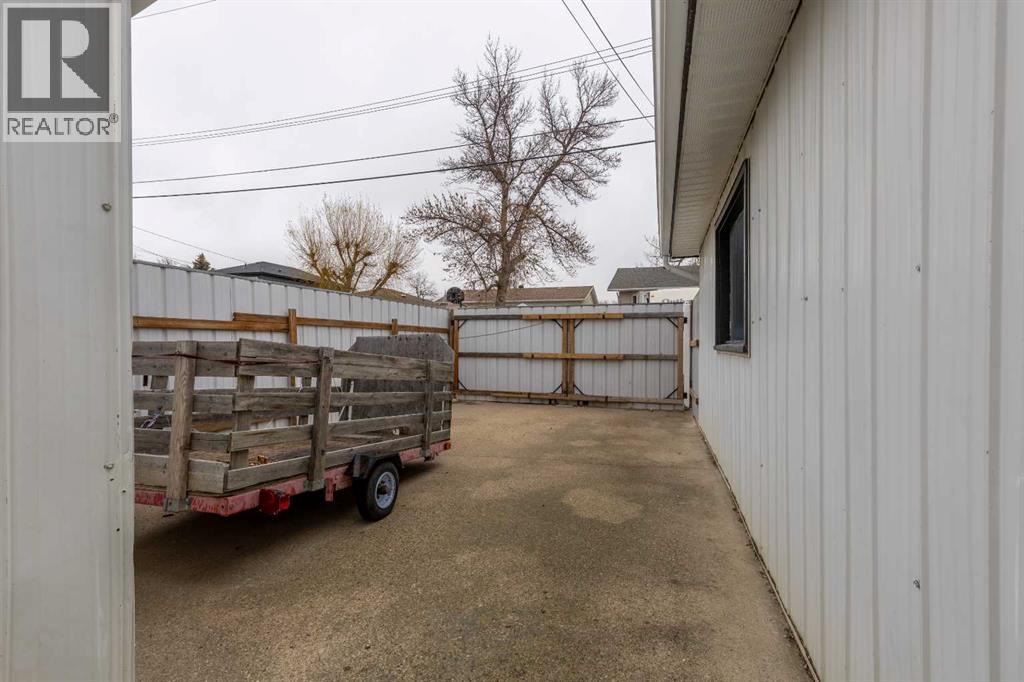 915 7 Street N, Lethbridge, Alberta  T1H 1Y8 - Photo 34 - A2269142