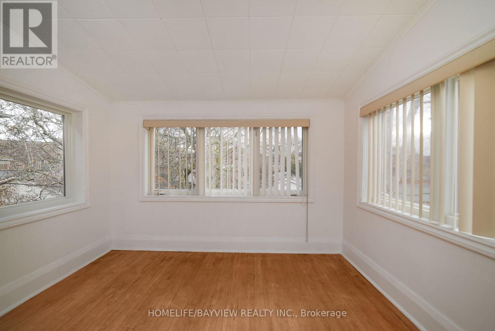 27 Cranbrooke Avenue, Toronto, Ontario  M5M 1M3 - Photo 15 - C12486091