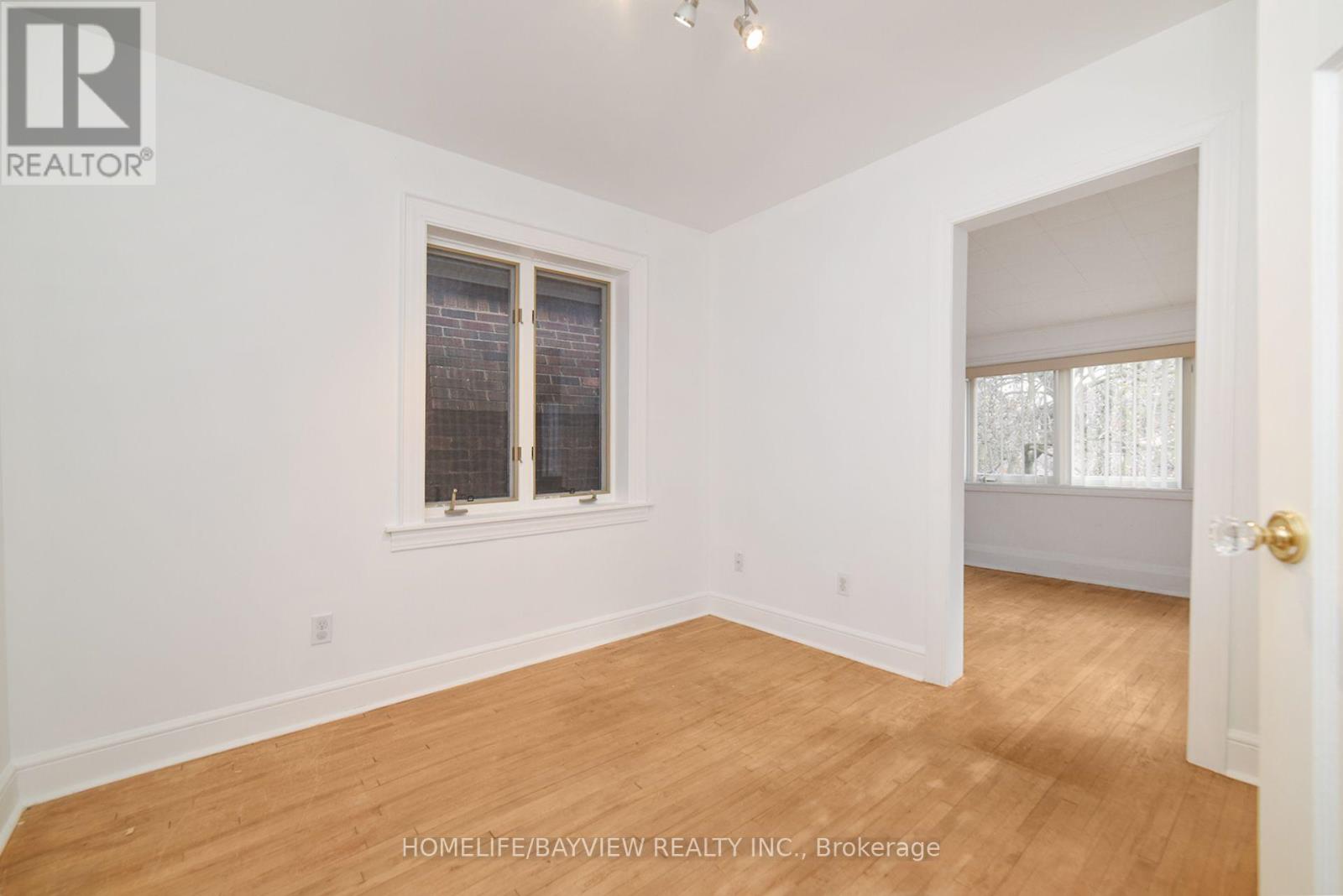 27 Cranbrooke Avenue, Toronto, Ontario  M5M 1M3 - Photo 9 - C12486091