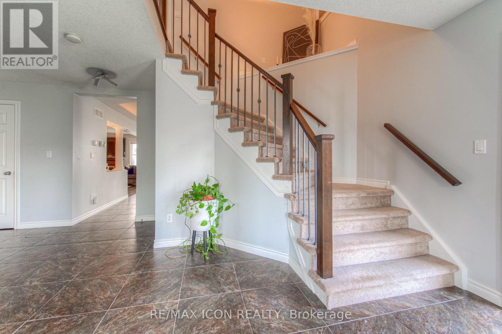 139 Pebblecreek Drive, Kitchener, Ontario  N2A 4M4 - Photo 5 - X12584896