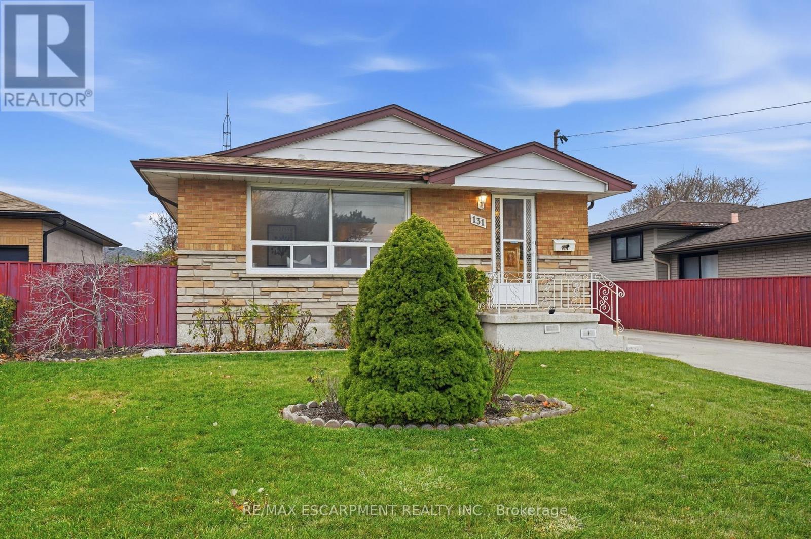 131 Nash Road N, Hamilton, Ontario  L8H 2P7 - Photo 2 - X12584902