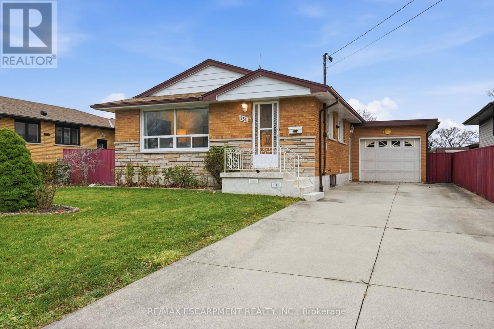 131 Nash Road N, Hamilton, Ontario  L8H 2P7 - Photo 3 - X12584902